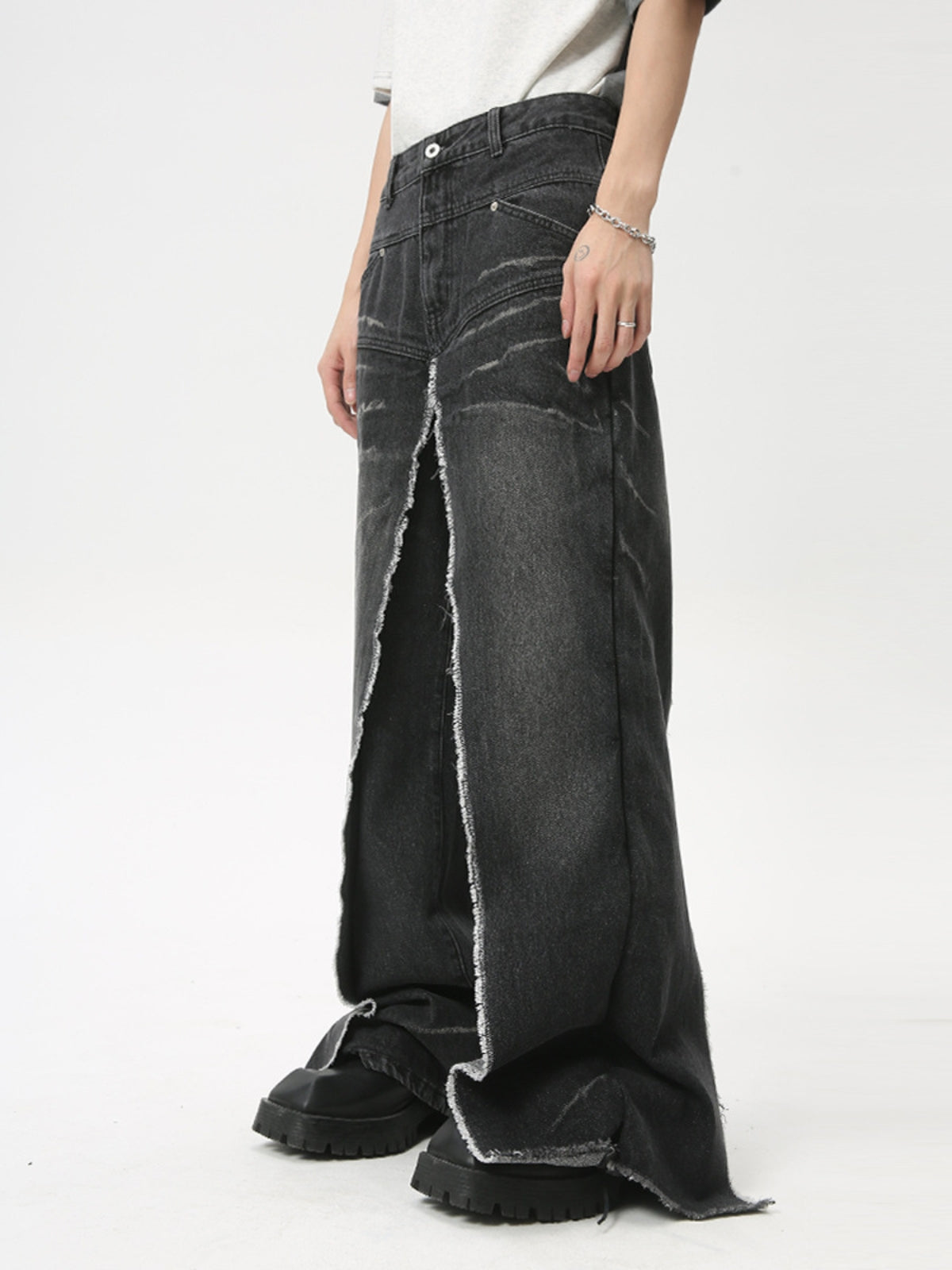 HRYZES - Baggy Embroidered Jeans | Teenwear.eu