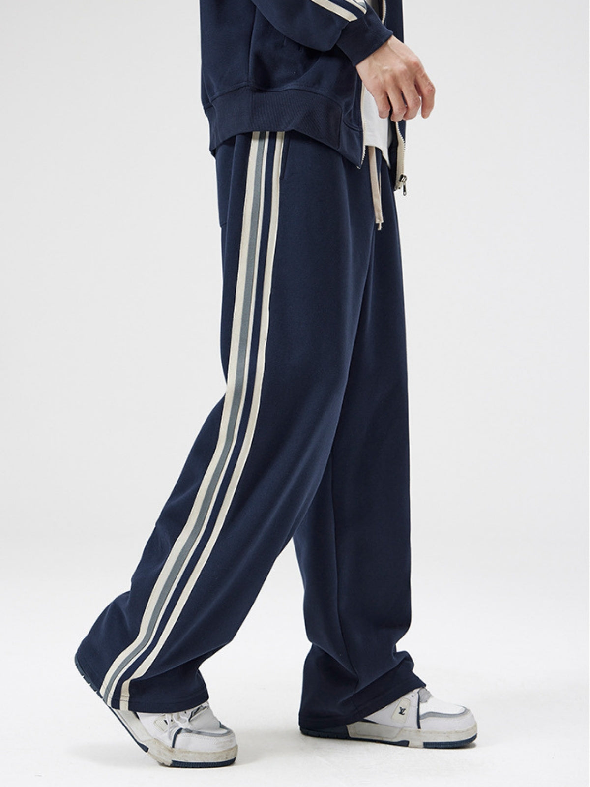 ABYSS - Loose Basic Flared Sweatpants | Teenwear.eu