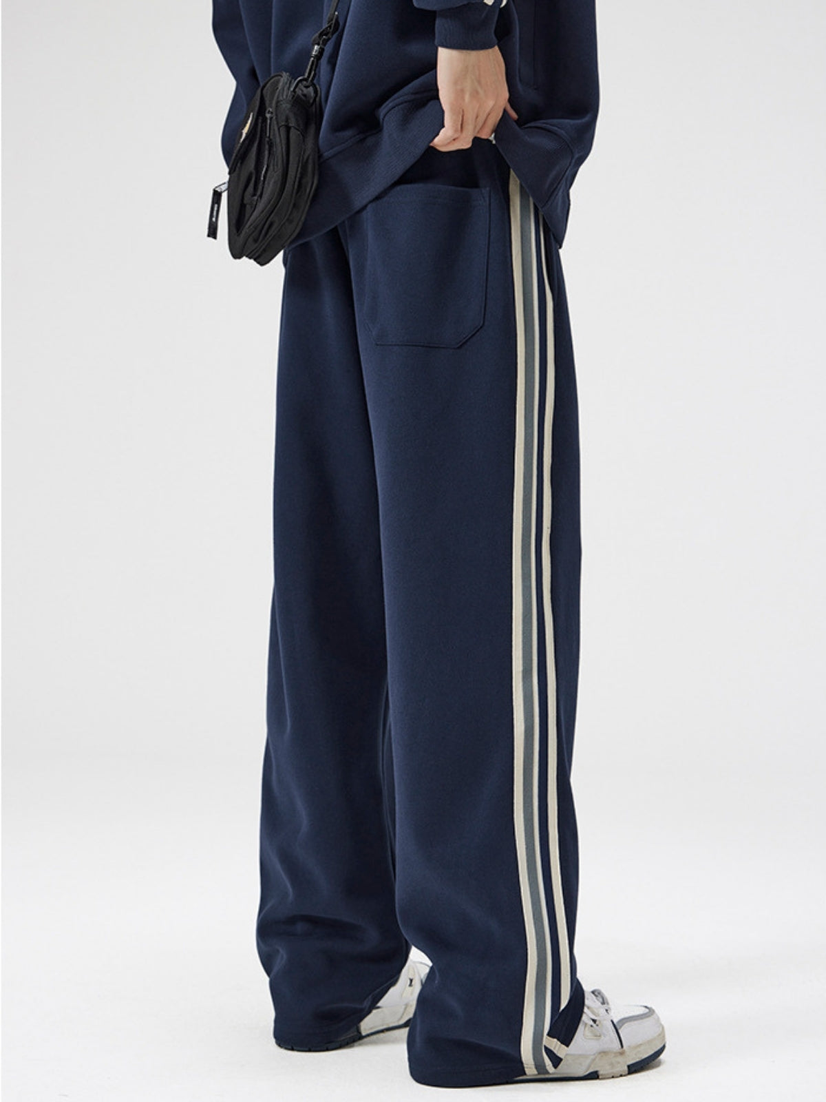 ABYSS - Loose Basic Flared Sweatpants | Teenwear.eu