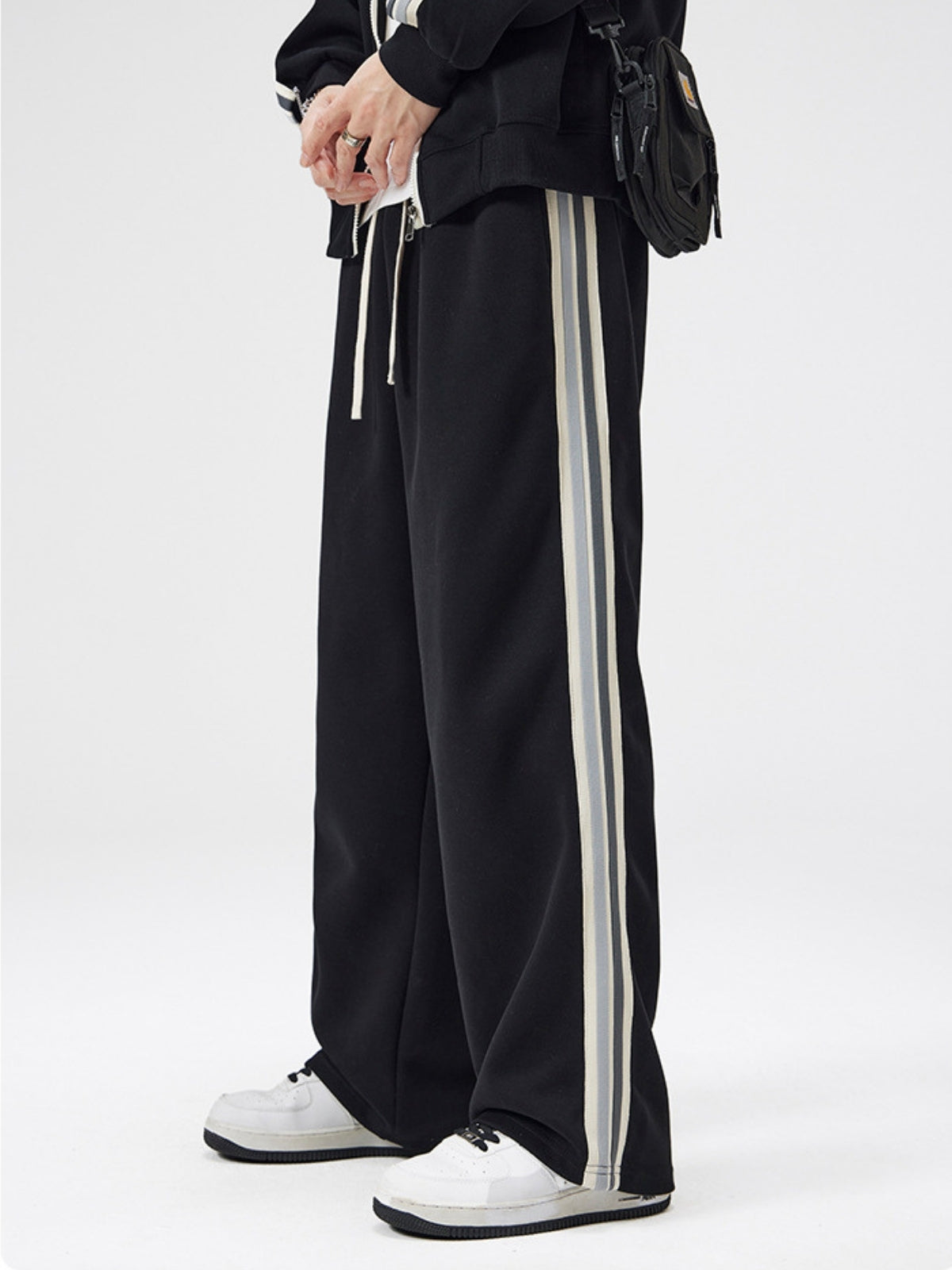 ABYSS - Loose Basic Flared Sweatpants | Teenwear.eu