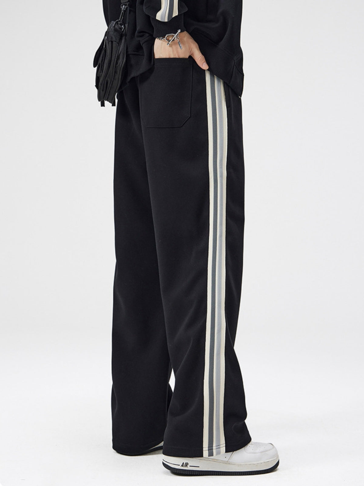 ABYSS - Loose Basic Flared Sweatpants | Teenwear.eu